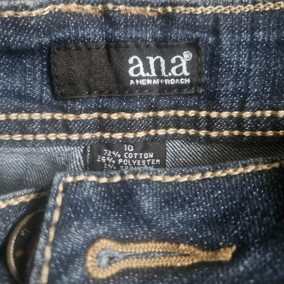 a.n.a Classic Indigo Jean Shorts - Picture 2 of 3